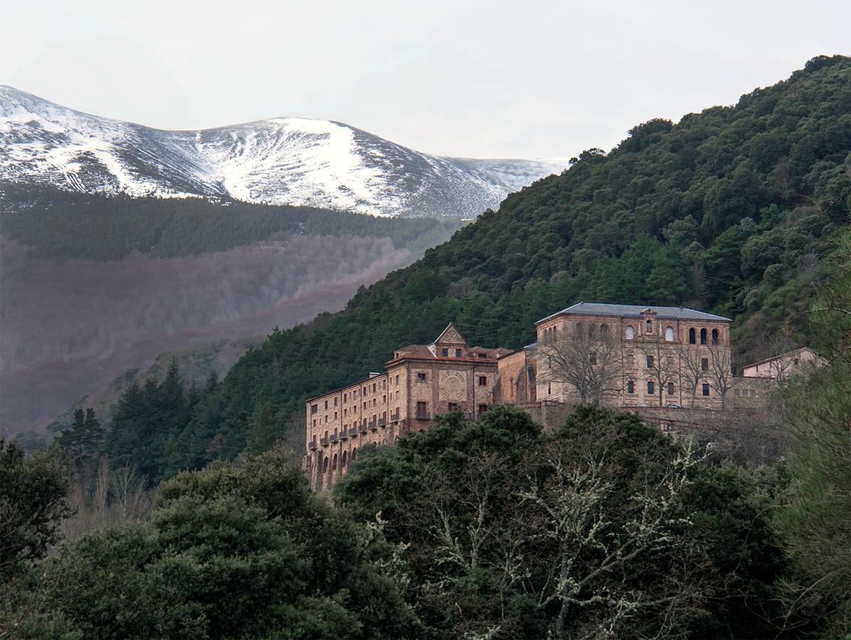 Monasterio De Santa Maria De Valvanera Anguiano Exterior photo