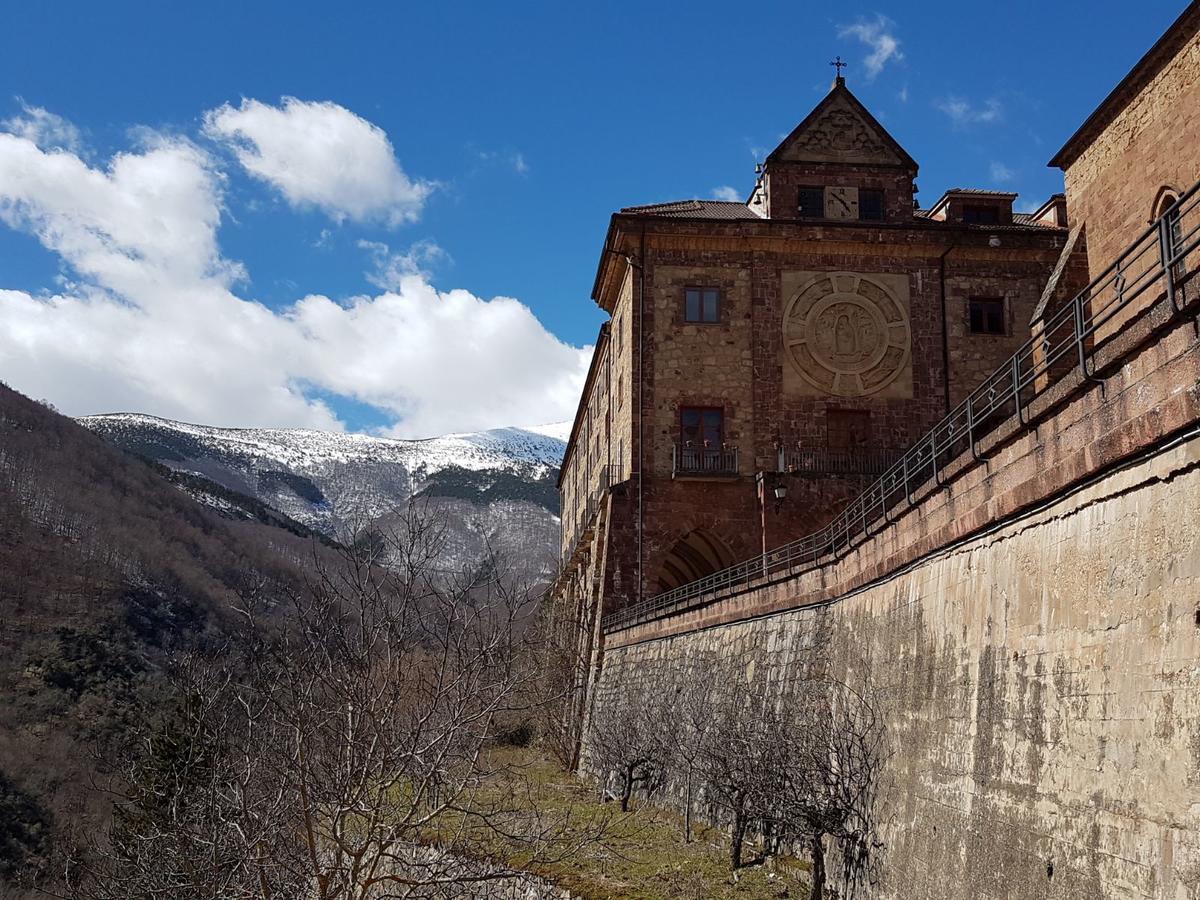 Monasterio De Santa Maria De Valvanera Anguiano Exterior photo